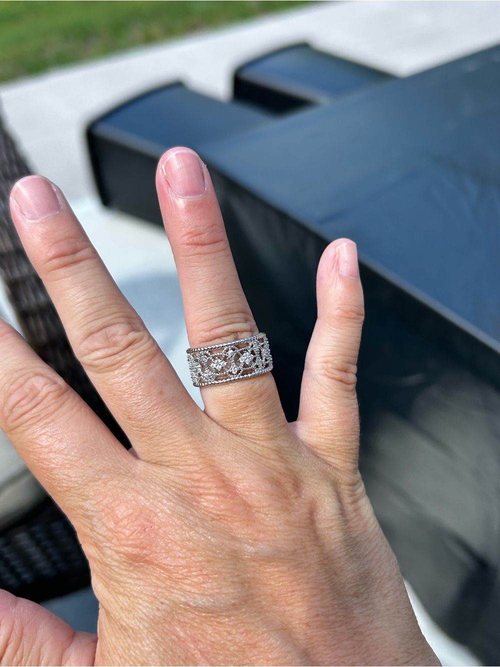 4/$100 Silver Floral Filigree Wide Band Ring - White size 7 - Picture 3 of 6